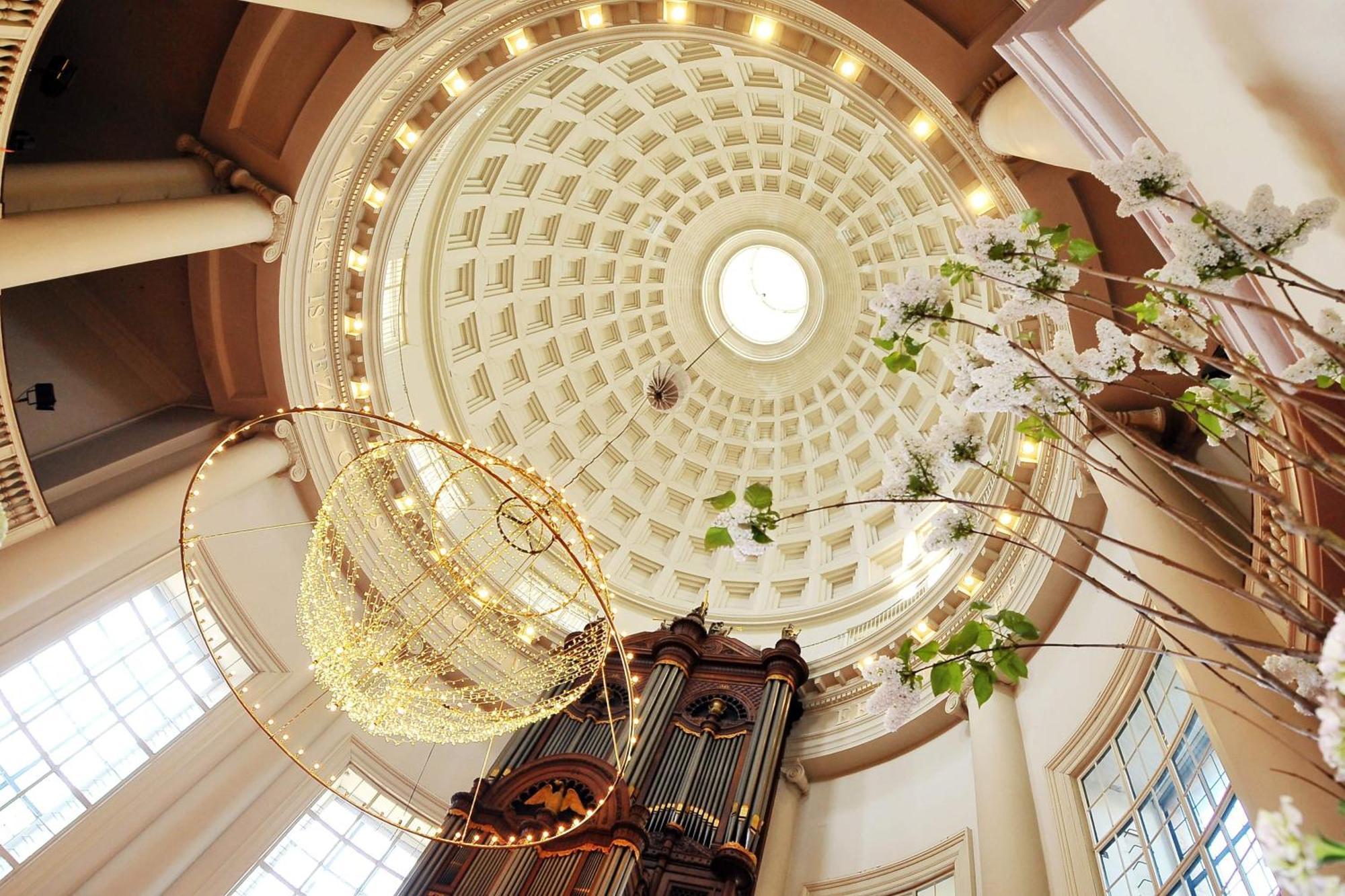Renaissance Amsterdam Hotel Екстериор снимка The ceiling of the main hall