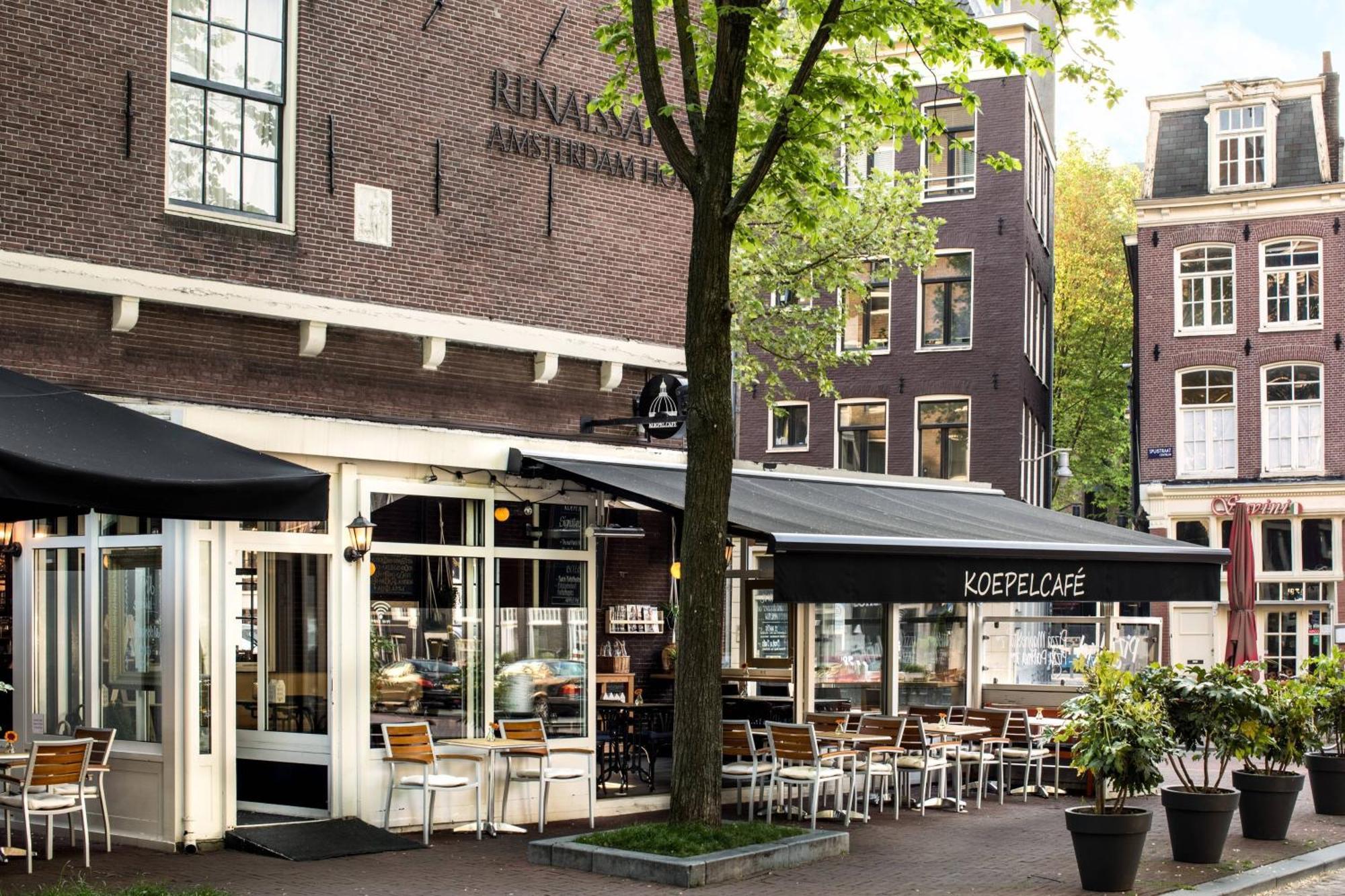 Renaissance Amsterdam Hotel Екстериор снимка A typical coffee shop in Amsterdam